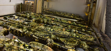 picture of hydro dipped weapons going through the final spray was process after being hydro dipped with a camouflage pattern